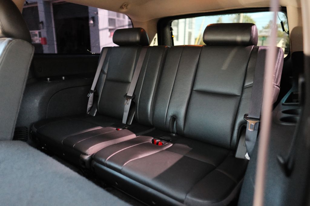 Photo 14 of this CHEVROLET SUBURBAN