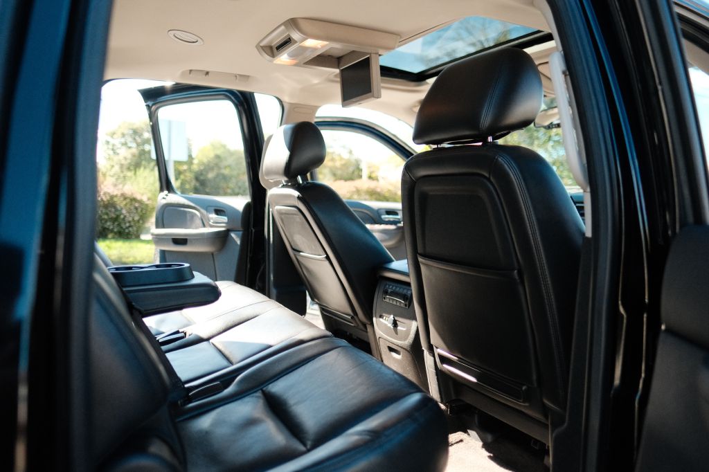 Photo 16 of this CHEVROLET SUBURBAN
