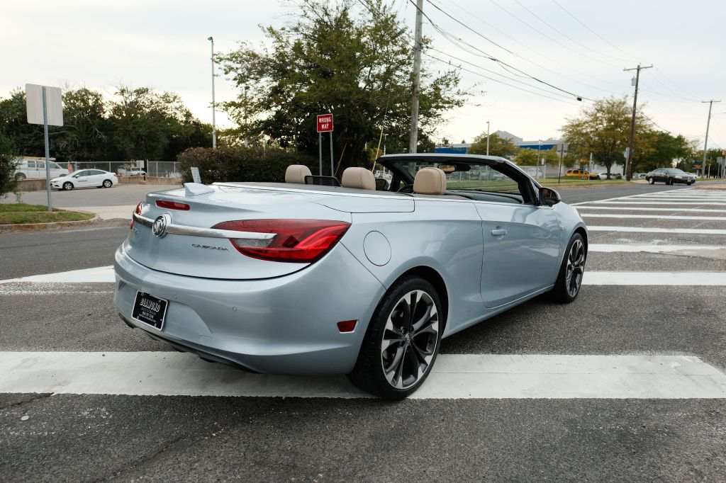 Photo 3 of this BUICK CASCADA