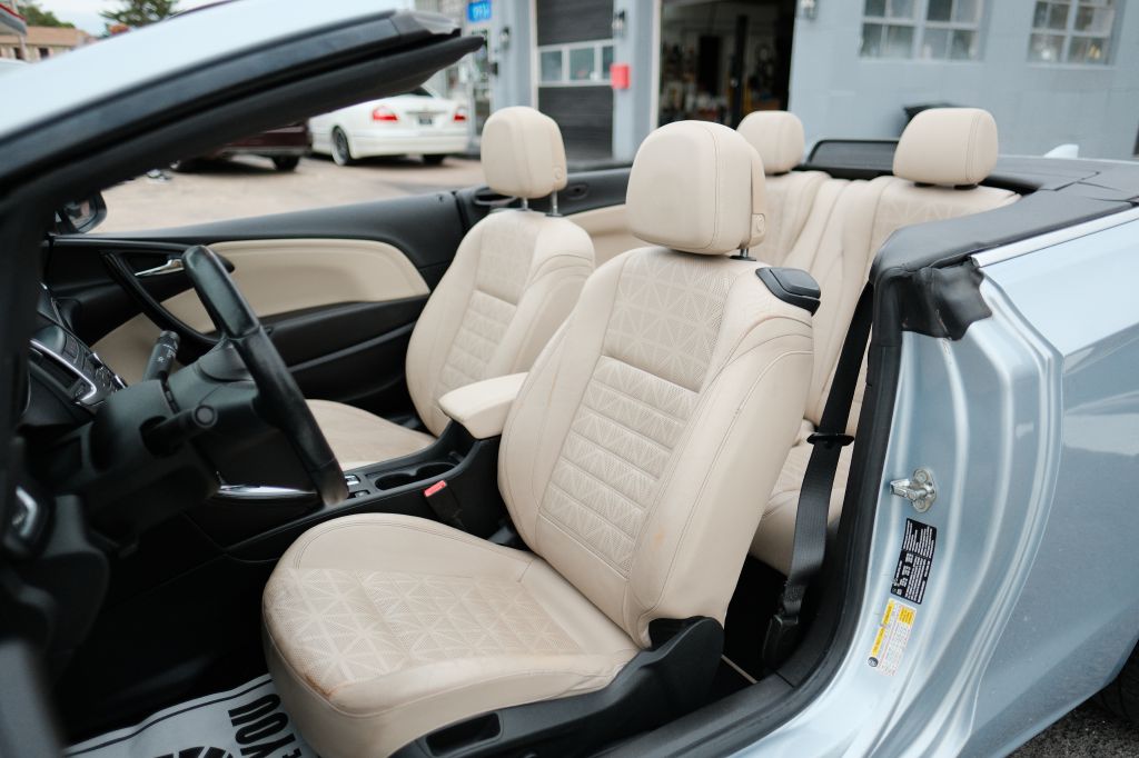 Photo 14 of this BUICK CASCADA