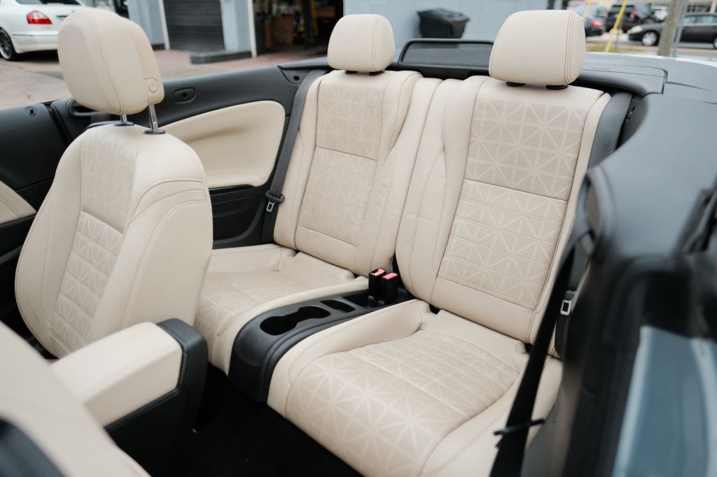 Photo 15 of this BUICK CASCADA