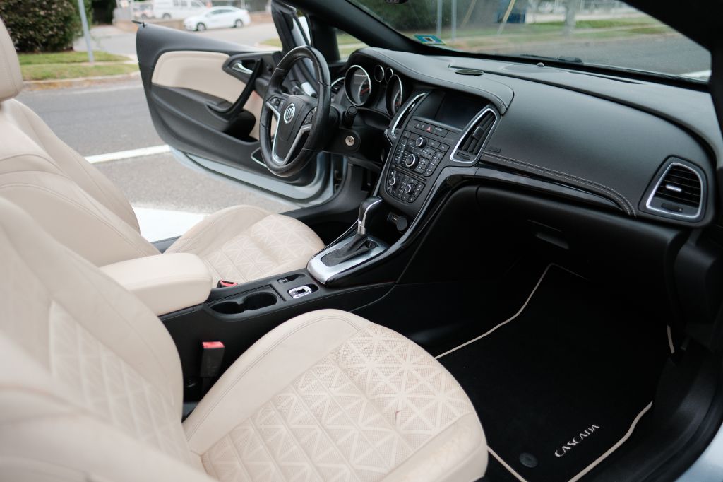 Photo 16 of this BUICK CASCADA