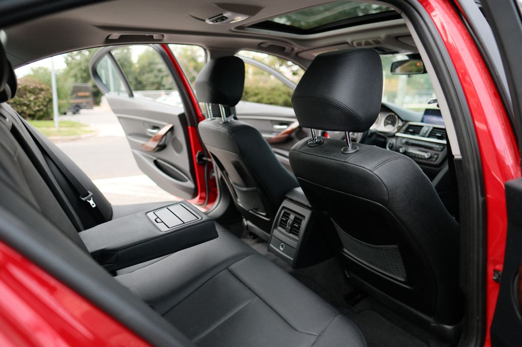 Photo 14 of this BMW 328