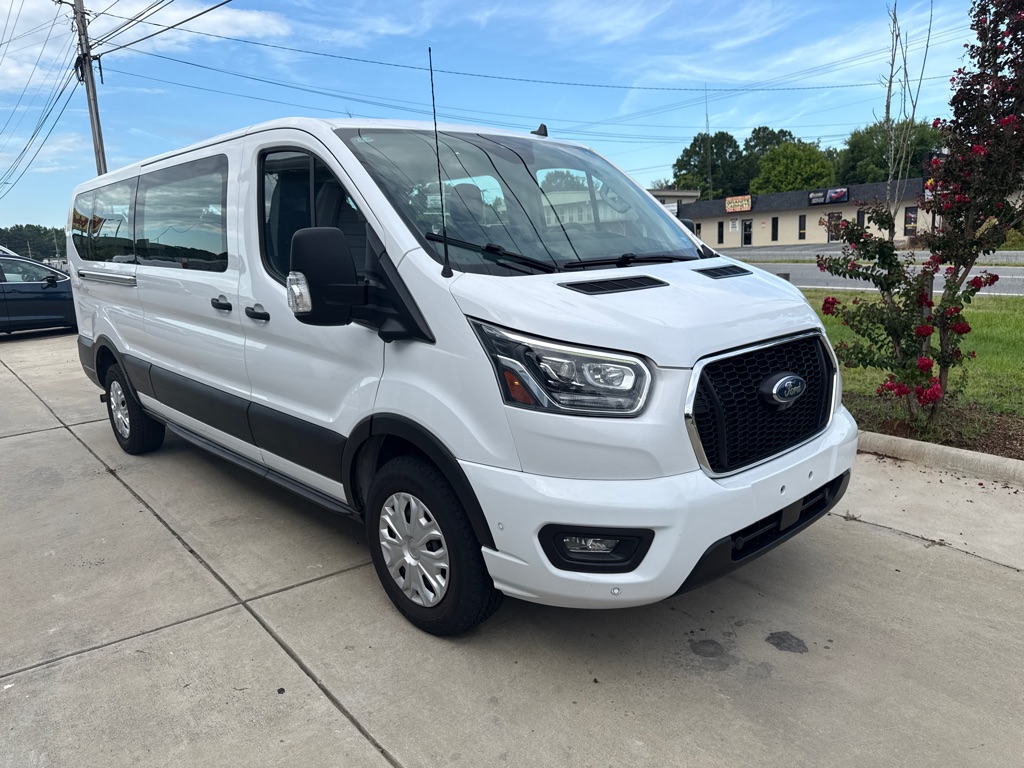 View vehicle photo 4