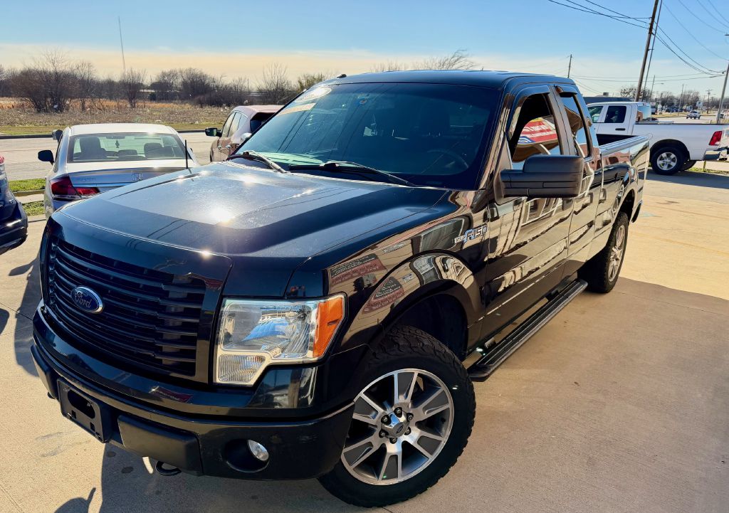 Photo 3 of this FORD F150