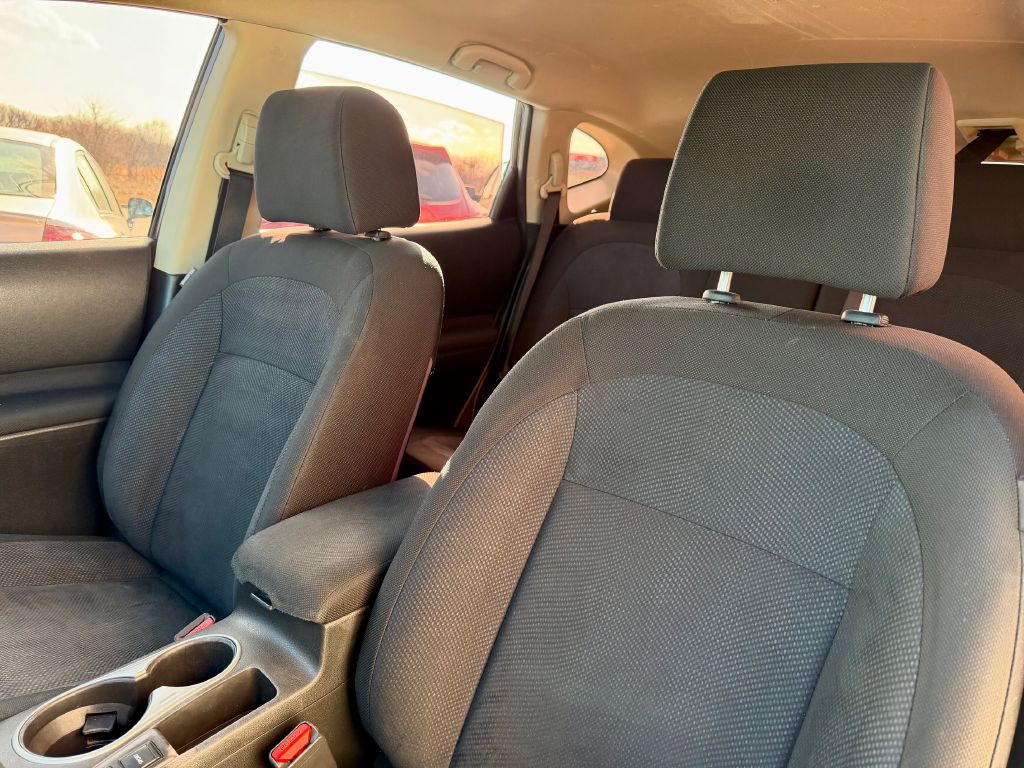 Photo 17 of this NISSAN ROGUE SELECT
