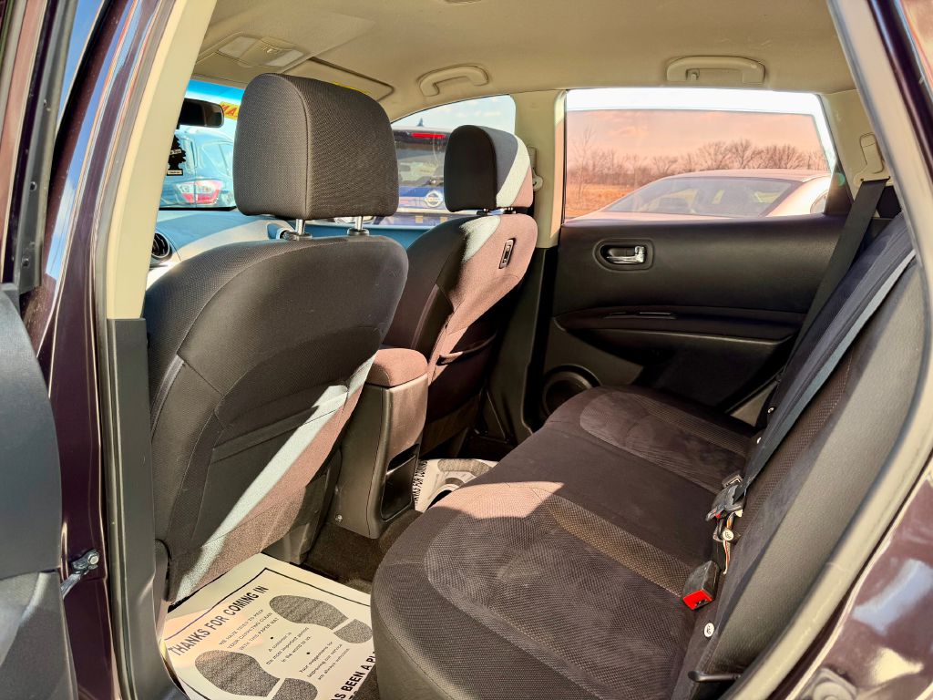 Photo 18 of this NISSAN ROGUE SELECT