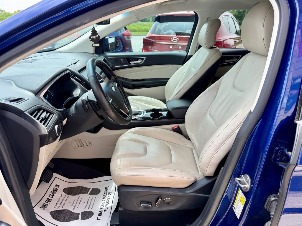 Photo 15 of this FORD EDGE