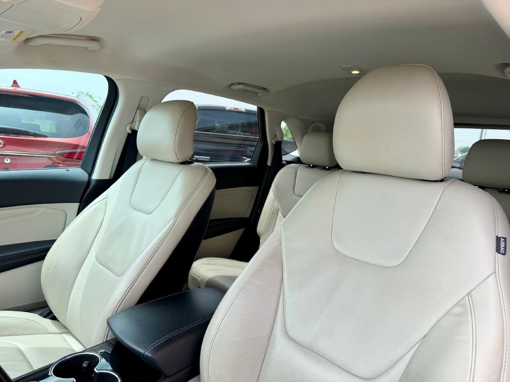 Photo 17 of this FORD EDGE