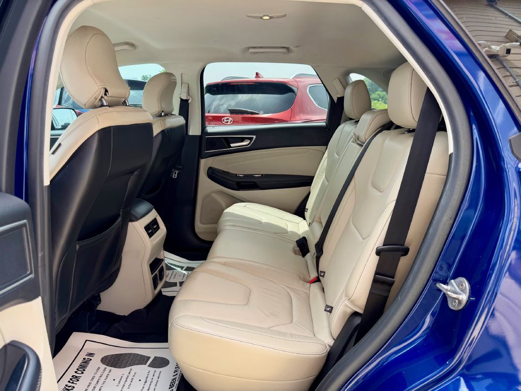 Photo 18 of this FORD EDGE
