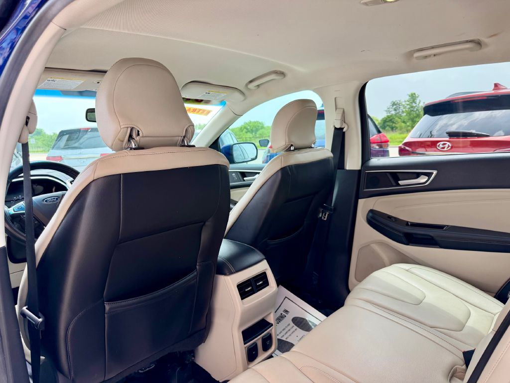 Photo 19 of this FORD EDGE