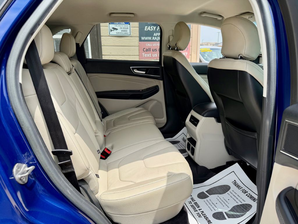Photo 22 of this FORD EDGE