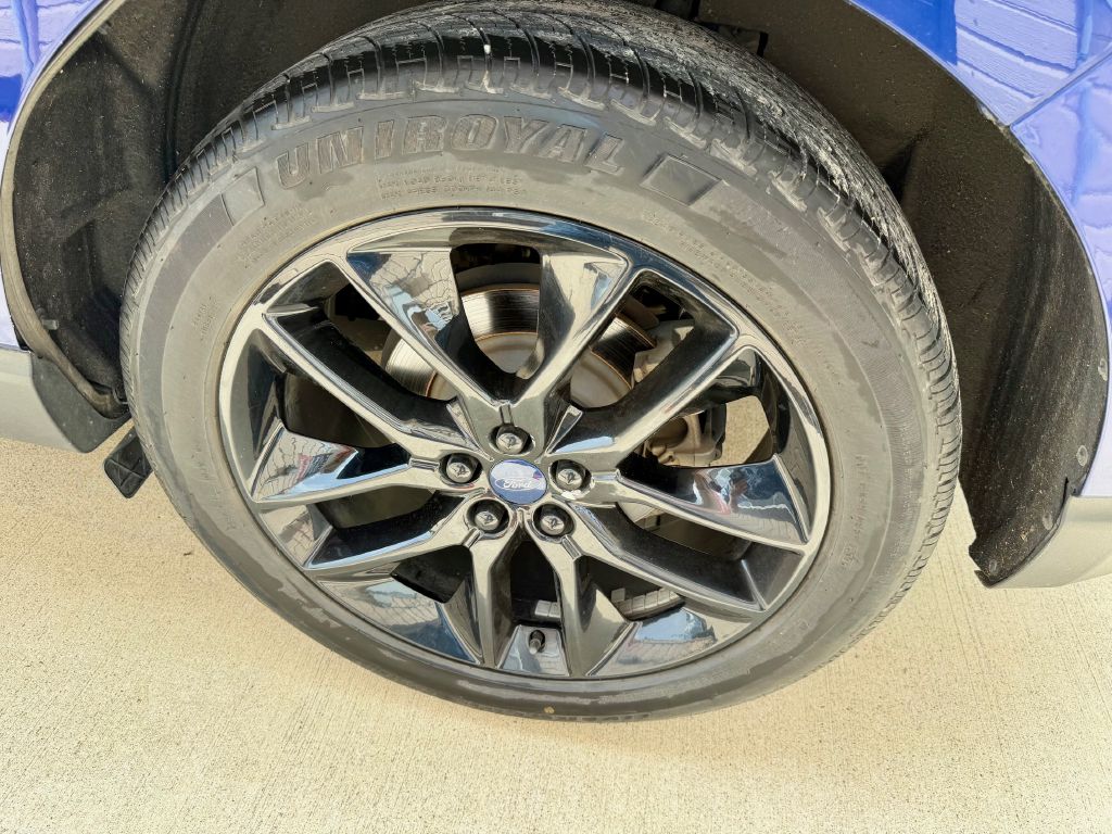 Photo 37 of this FORD EDGE