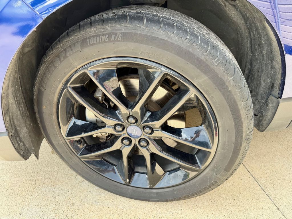 Photo 36 of this FORD EDGE