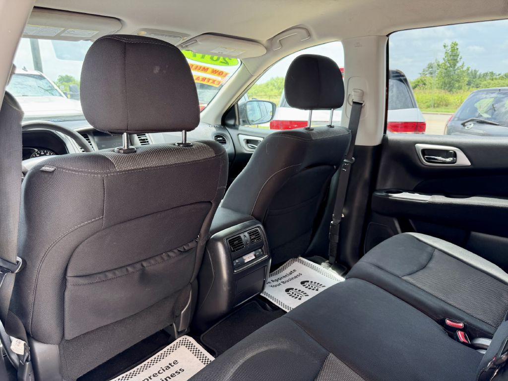 Photo 22 of this NISSAN PATHFINDER