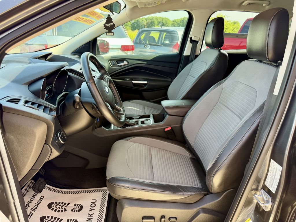 Photo 18 of this FORD ESCAPE