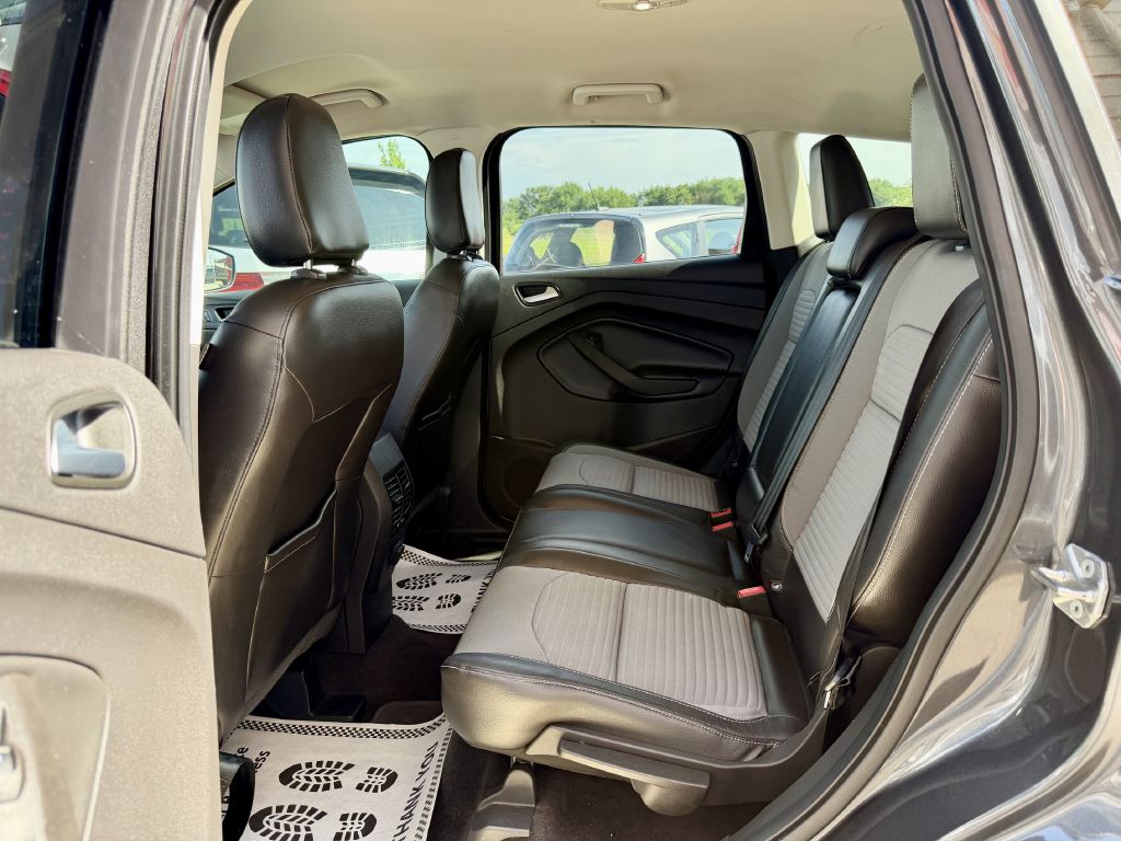 Photo 21 of this FORD ESCAPE