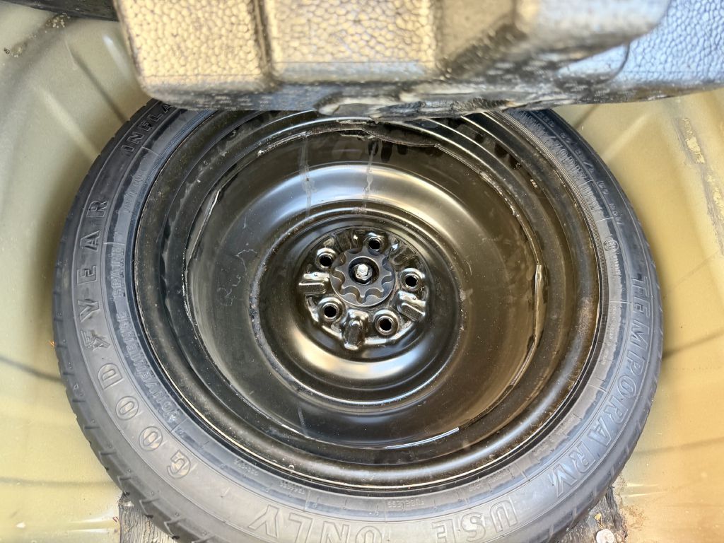 Photo 32 of this TOYOTA CAMRY
