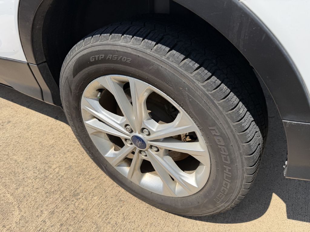 Photo 38 of this FORD ESCAPE
