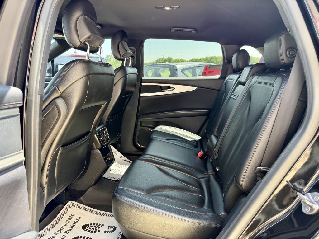 Photo 20 of this LINCOLN MKX