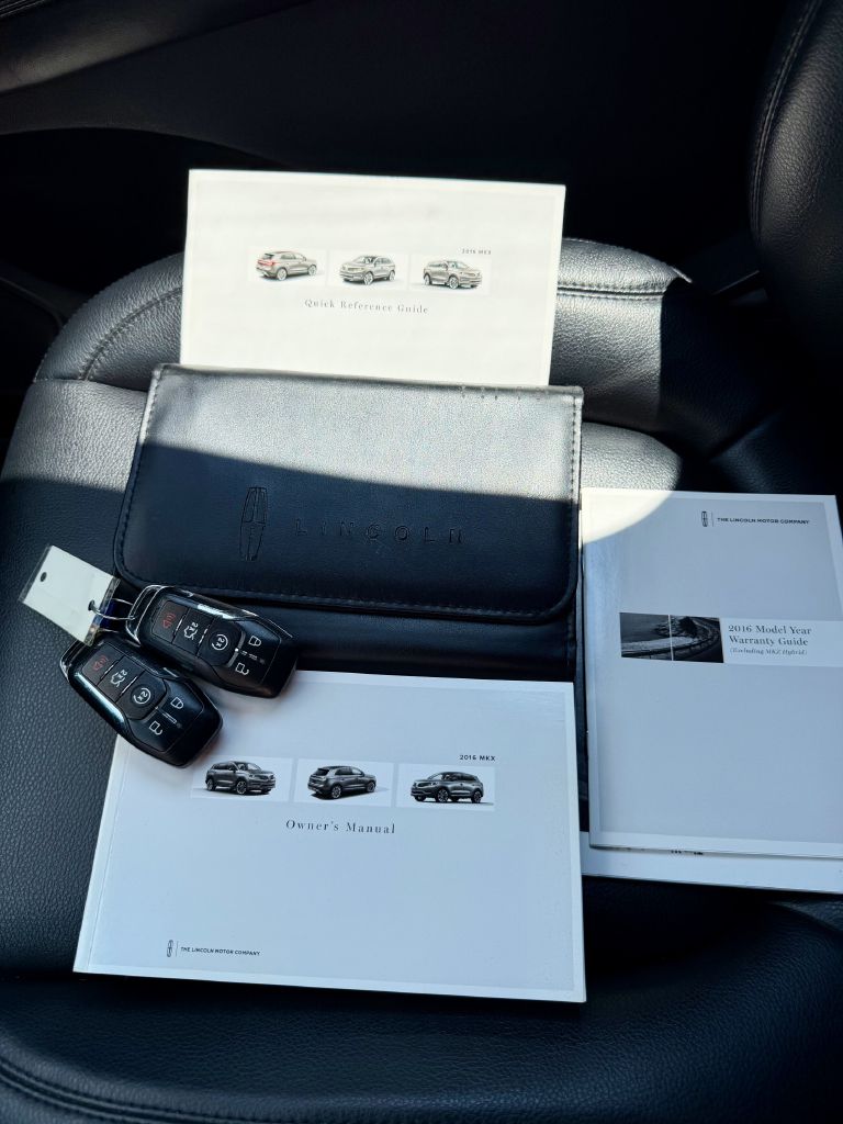 Photo 16 of this LINCOLN MKX
