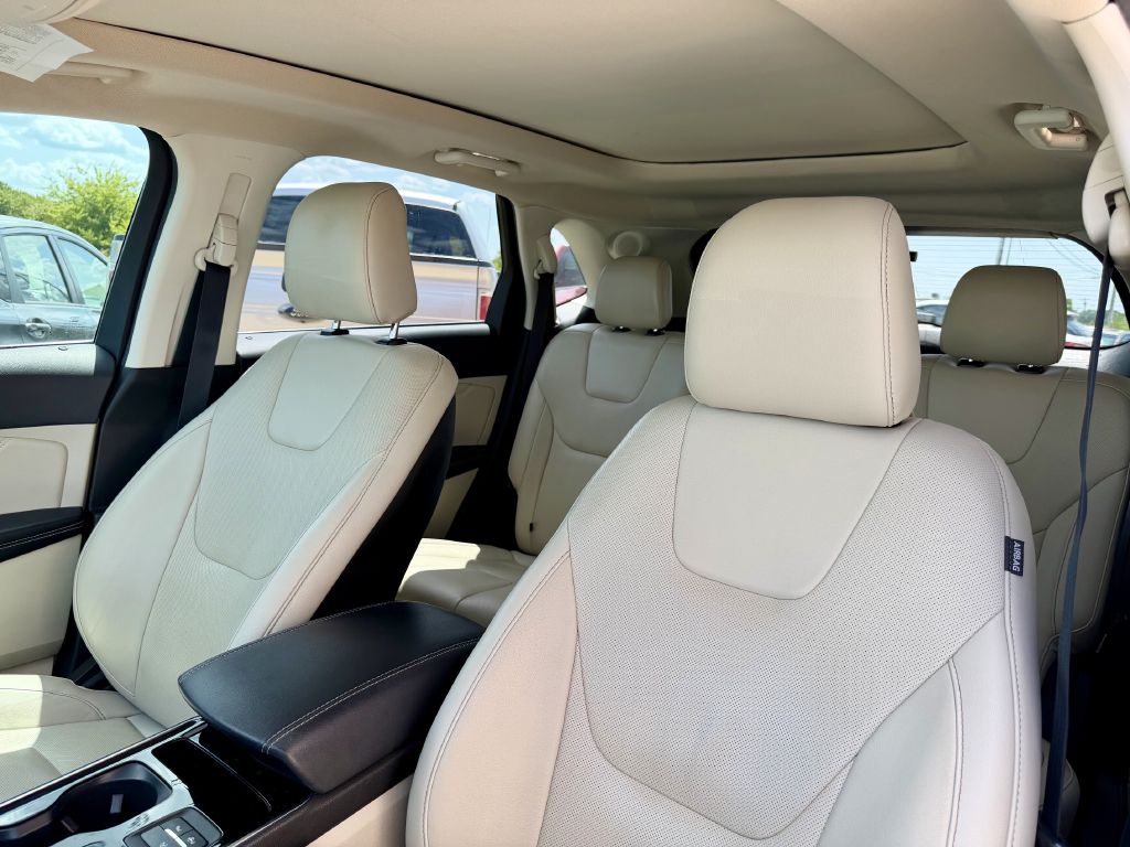 Photo 22 of this FORD EDGE