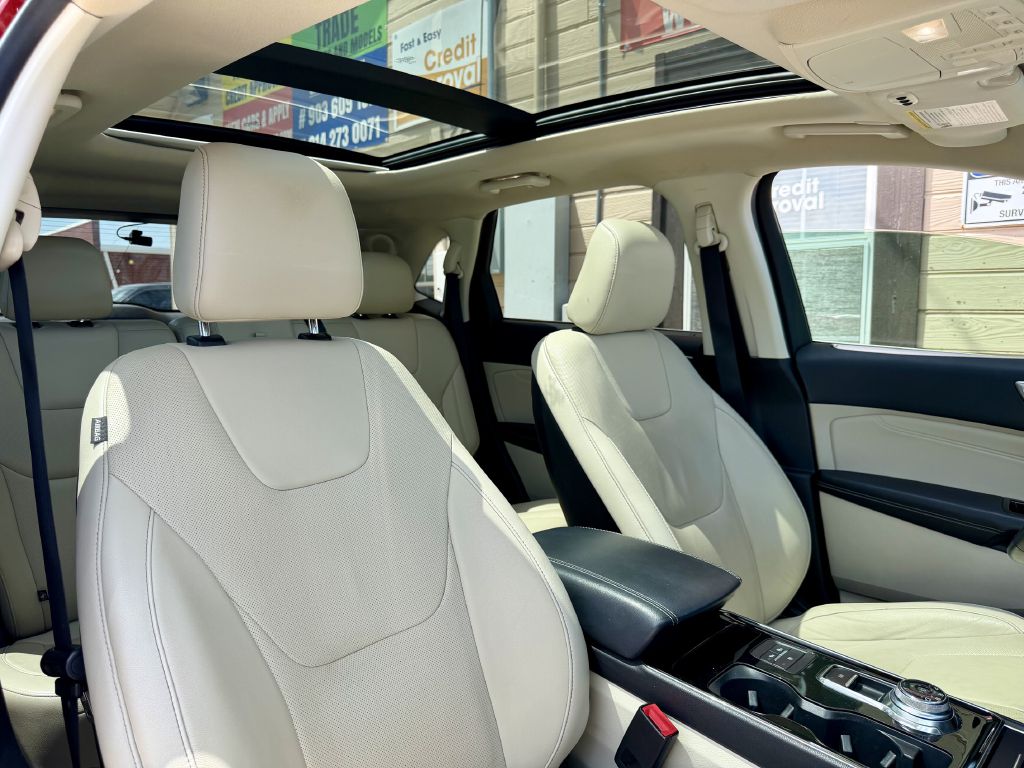 Photo 28 of this FORD EDGE