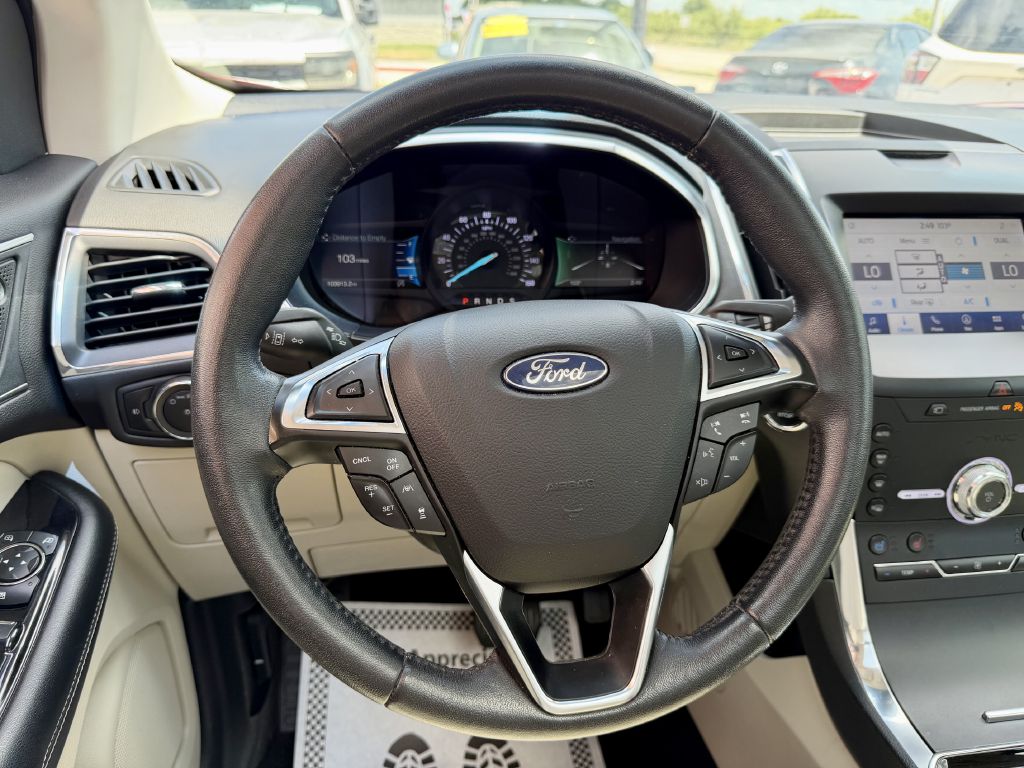 Photo 35 of this FORD EDGE