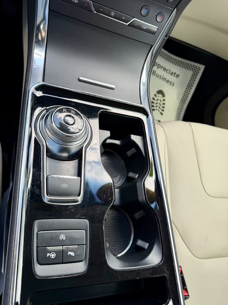 Photo 34 of this FORD EDGE
