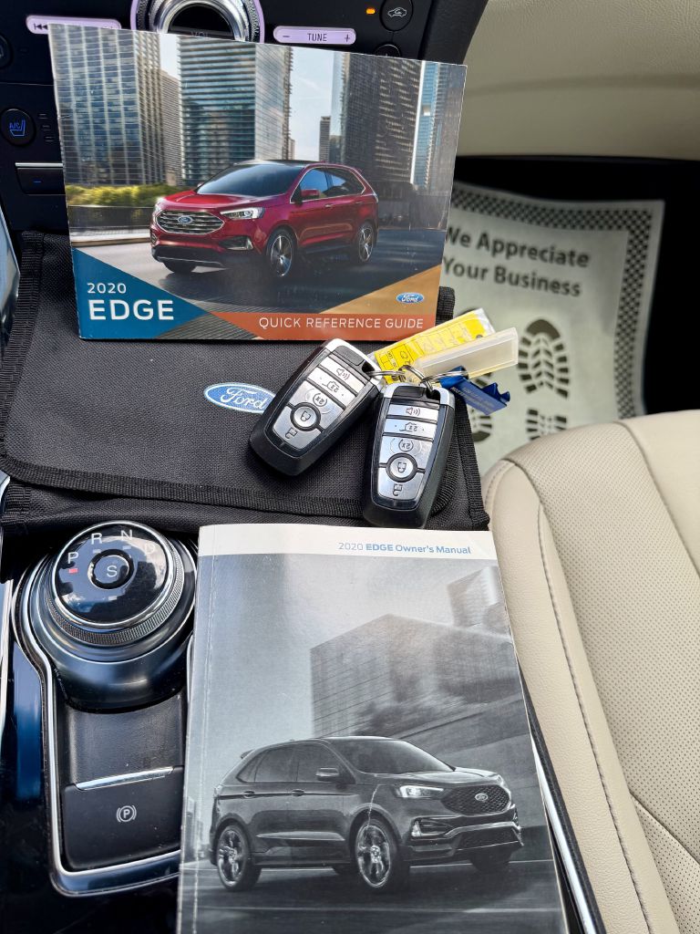 Photo 19 of this FORD EDGE