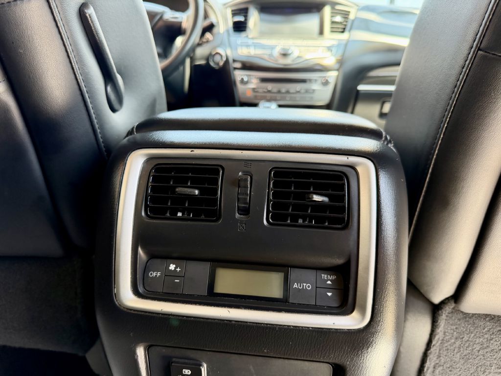 Photo 32 of this INFINITI QX60