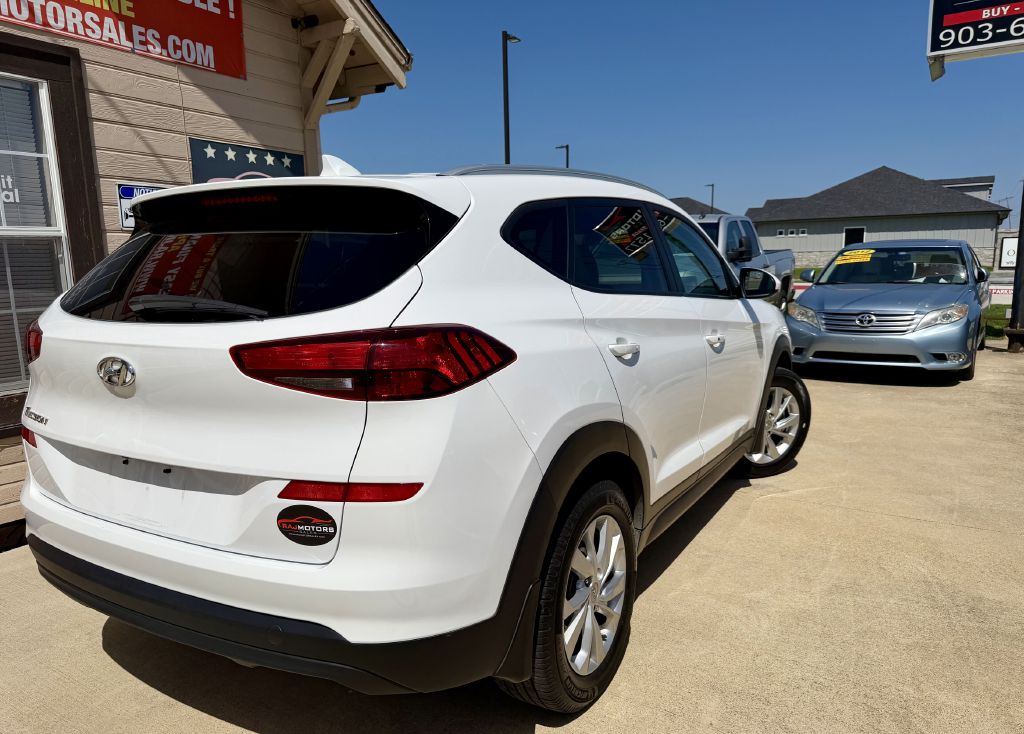 Photo 10 of this HYUNDAI TUCSON