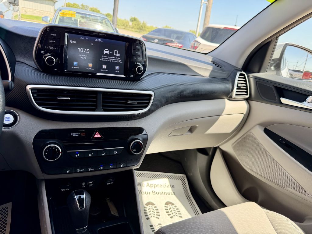 Photo 21 of this HYUNDAI TUCSON