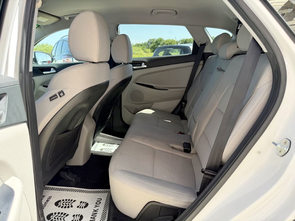 Photo 22 of this HYUNDAI TUCSON
