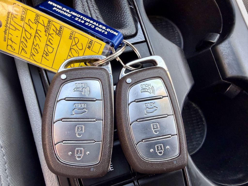 Photo 16 of this HYUNDAI TUCSON