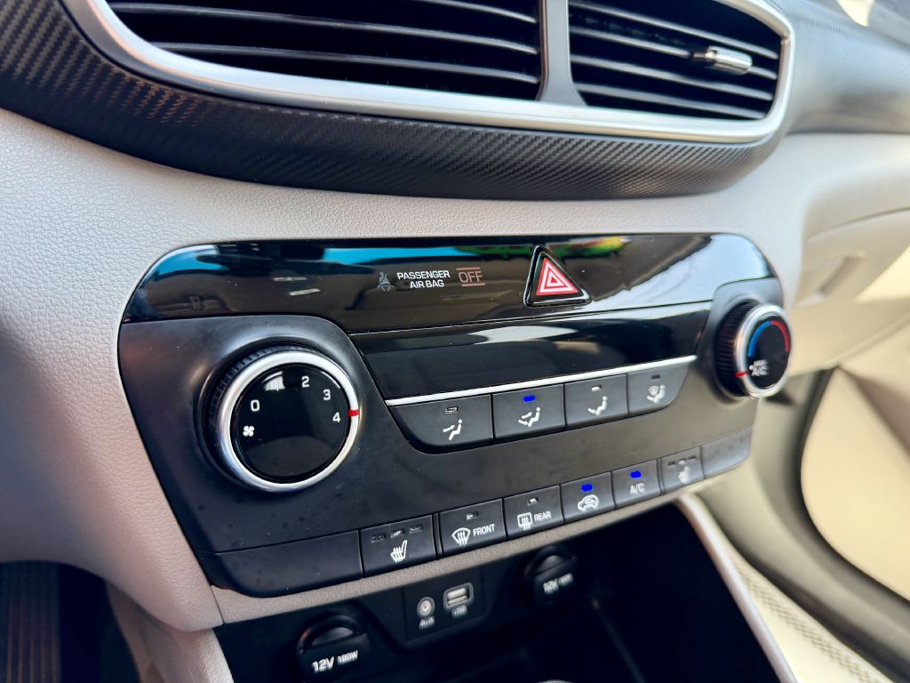 Photo 31 of this HYUNDAI TUCSON