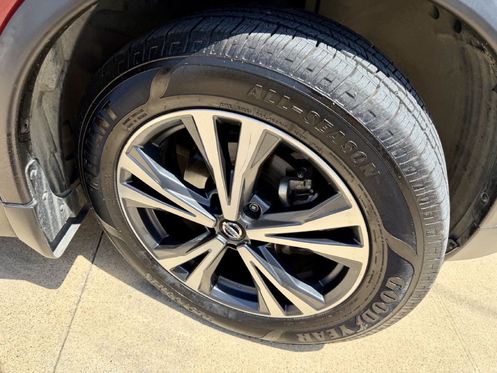 Photo 40 of this NISSAN ROGUE