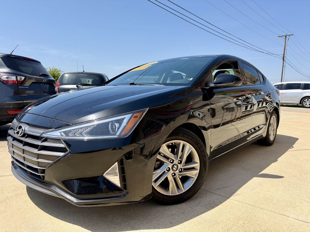 Photo 2 of this HYUNDAI ELANTRA