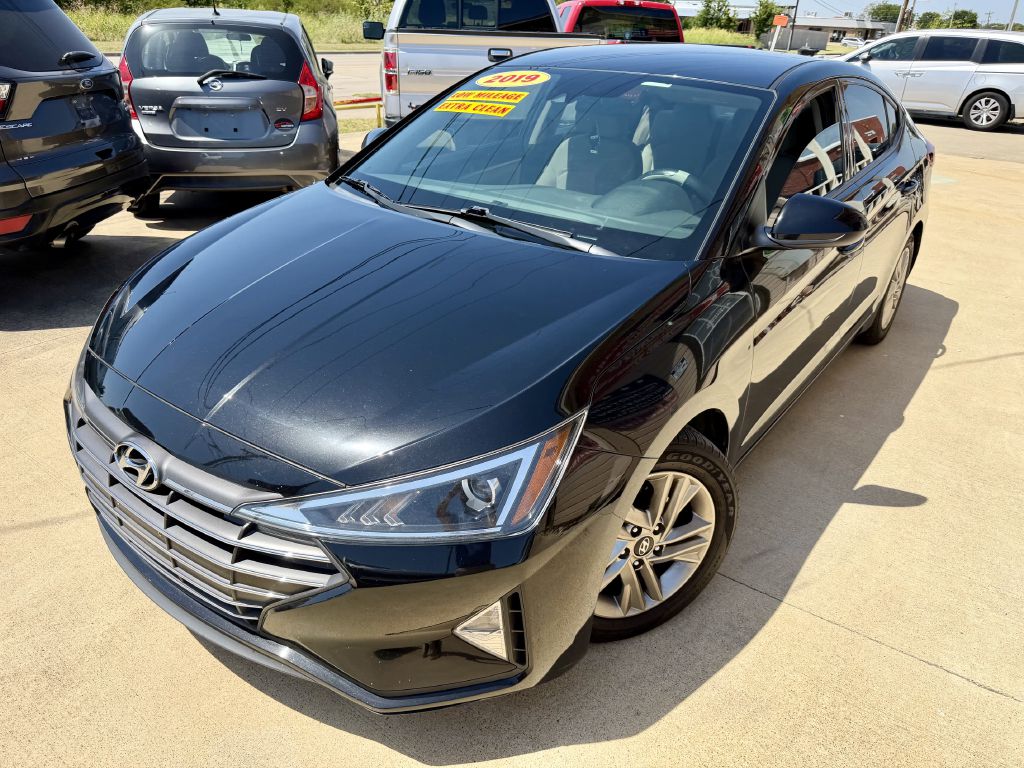 Photo 3 of this HYUNDAI ELANTRA