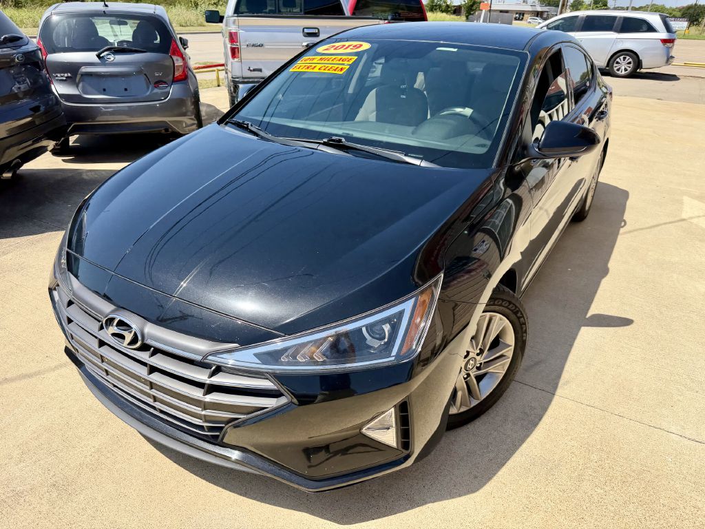 Photo 4 of this HYUNDAI ELANTRA