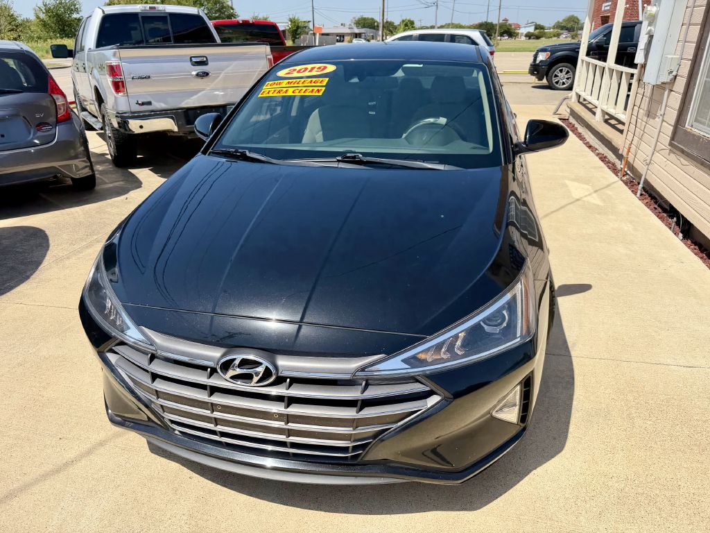 Photo 5 of this HYUNDAI ELANTRA