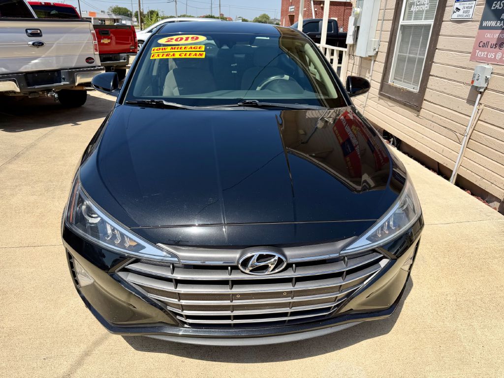 Photo 6 of this HYUNDAI ELANTRA
