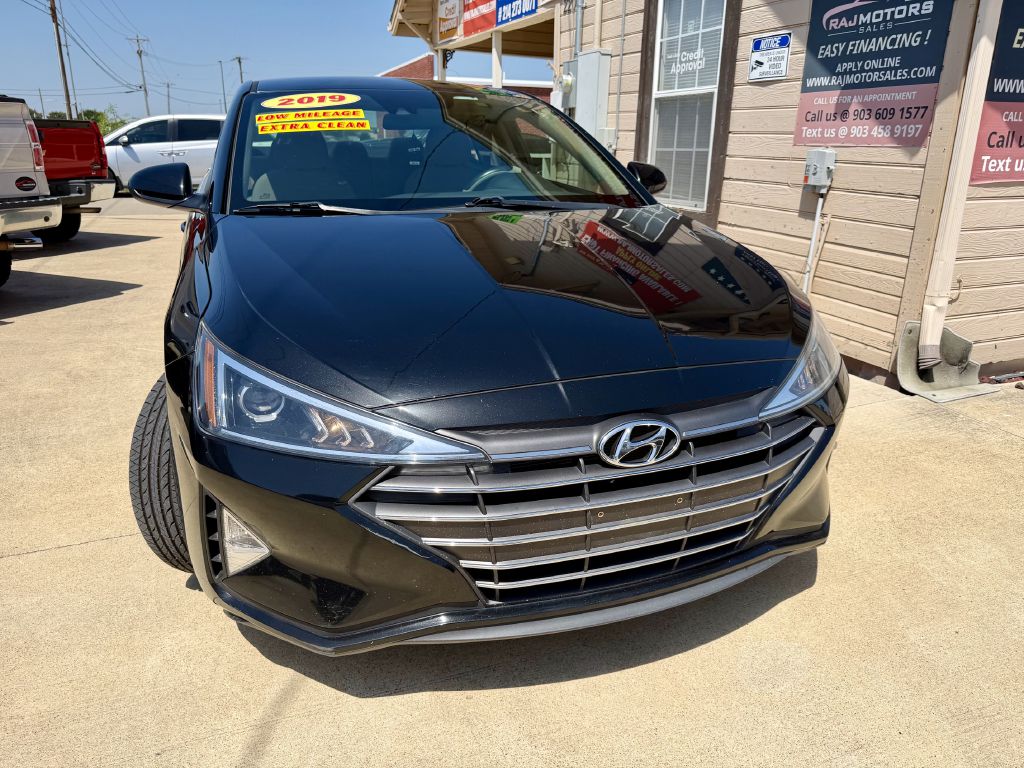 Photo 7 of this HYUNDAI ELANTRA