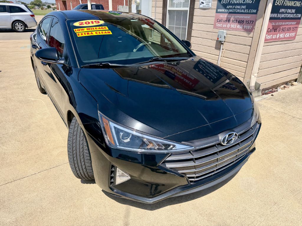 Photo 8 of this HYUNDAI ELANTRA