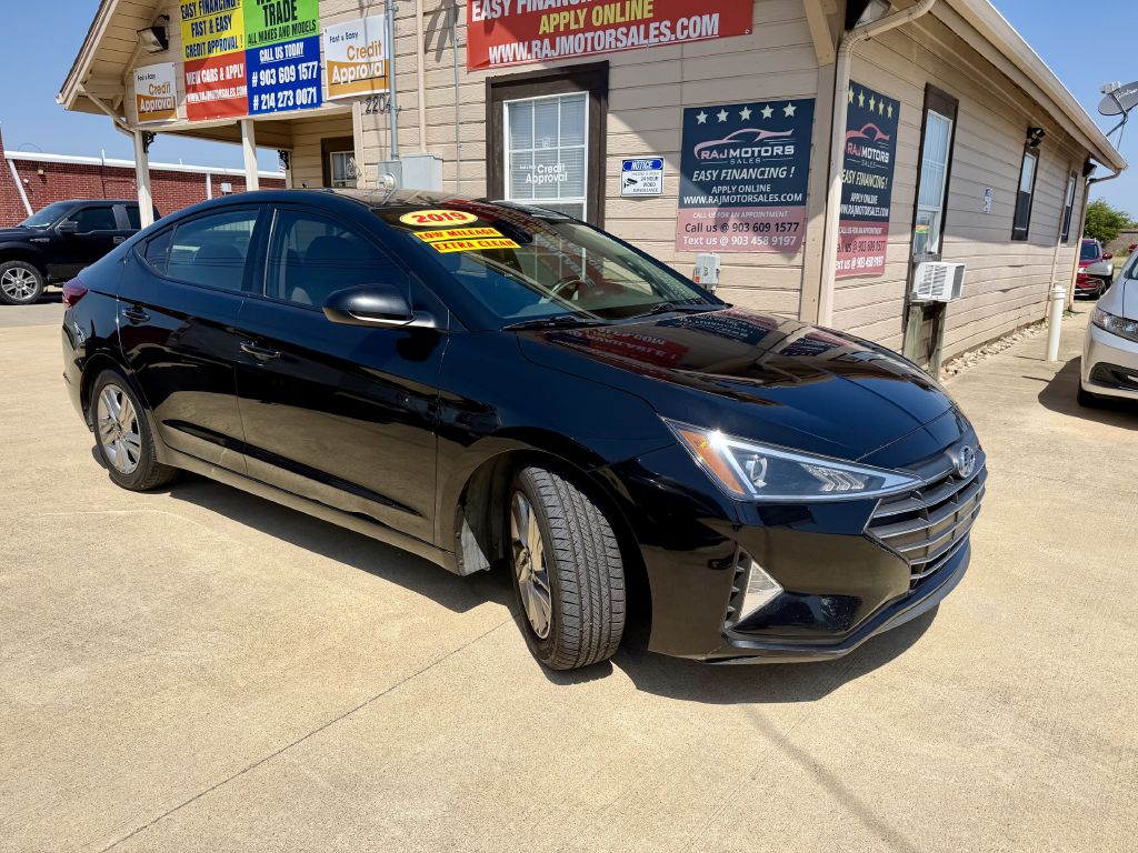 Photo 9 of this HYUNDAI ELANTRA