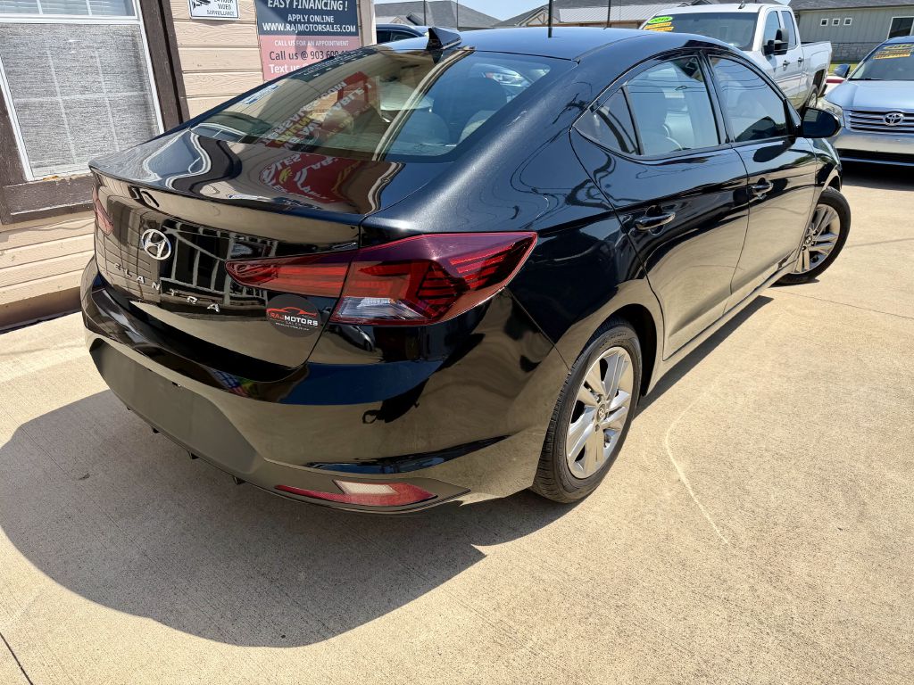 Photo 10 of this HYUNDAI ELANTRA
