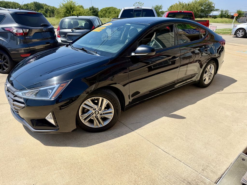 Photo 14 of this HYUNDAI ELANTRA