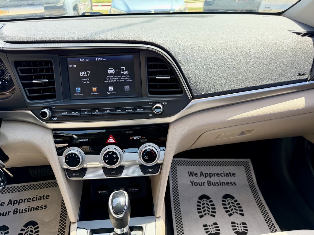 Photo 26 of this HYUNDAI ELANTRA
