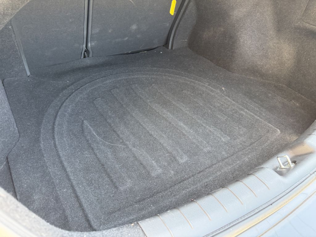 Photo 32 of this HYUNDAI ELANTRA