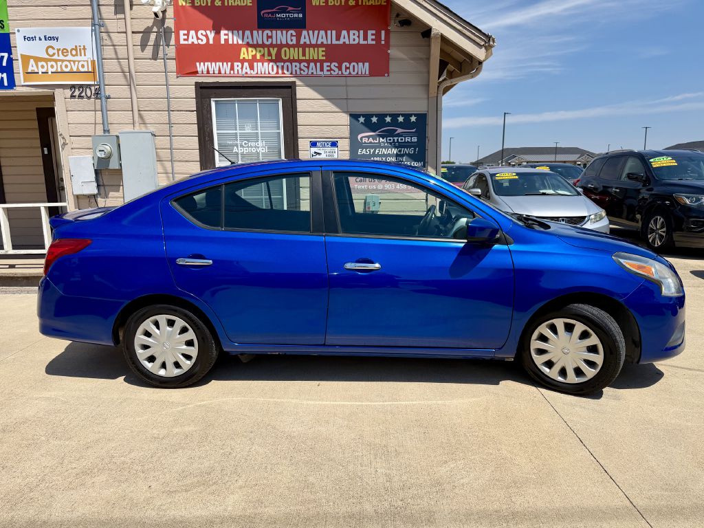 Photo 11 of this NISSAN VERSA
